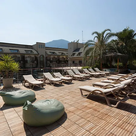 Ambassador Plaza Hotel 4*