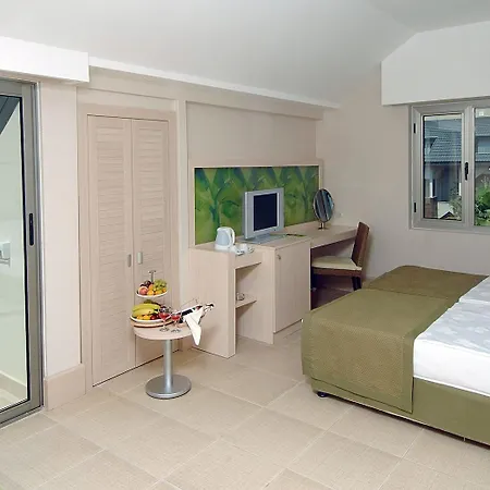 Ambassador Plaza Hotel 4*