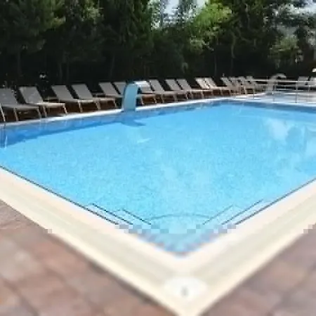 Hotel Ambassador Plaza 4*