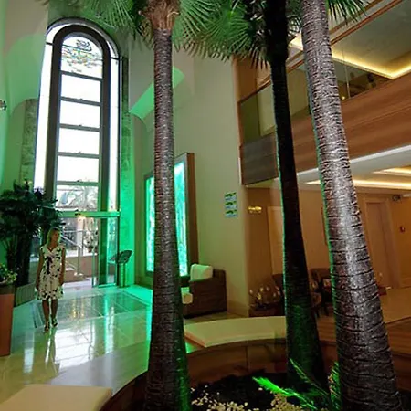 Hotel Ambassador Plaza